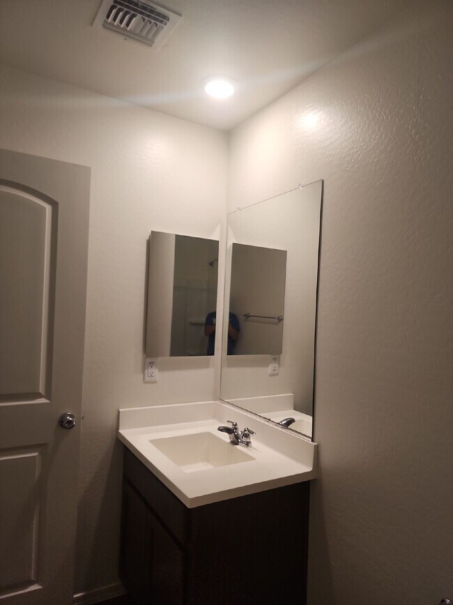 Building Photo - "Spacious 4-Bedroom Oasis in Casa Grande w...