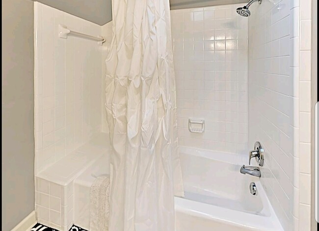 tub shower combo upstairs bath - 5 Charleston Pl