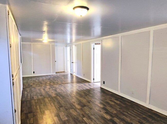 Building Photo - Great 5 Bed 3 Bath Rambler Home in Sandy