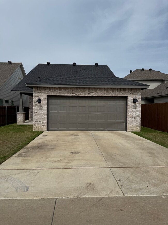 Building Photo - 3/2/2 - GODLEY ISD - GREAT Neighborhood