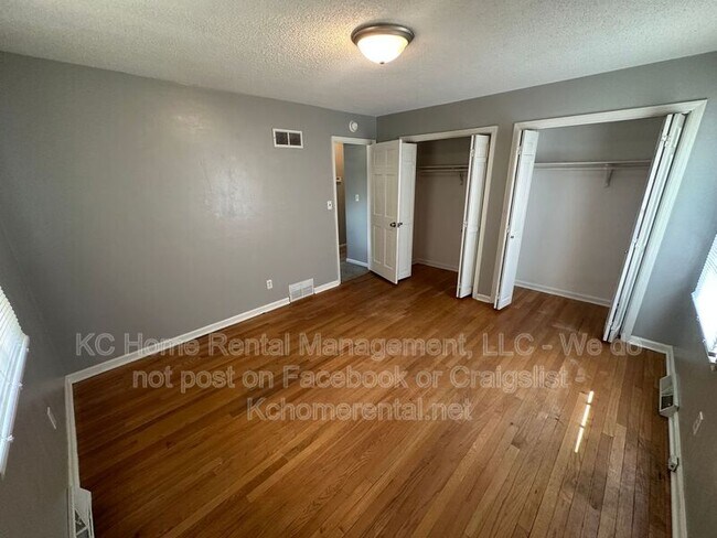 Building Photo - 710 NW Mock Ave