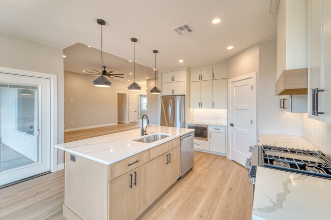 Building Photo - 362 Firerock Way