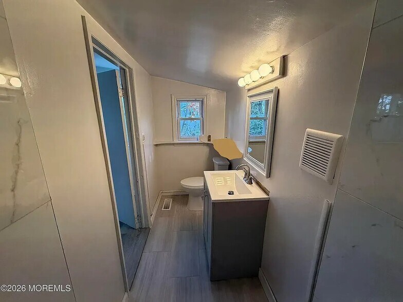 Building Photo - 181 Tilton St