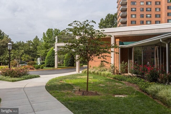 Building Photo - 4201 Cathedral Ave NW
