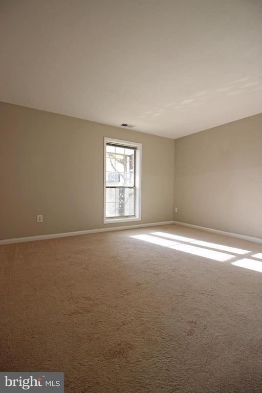 Building Photo - 10182 Oakton Terrace Rd