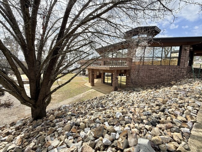 Building Photo - 5371 Central Ave