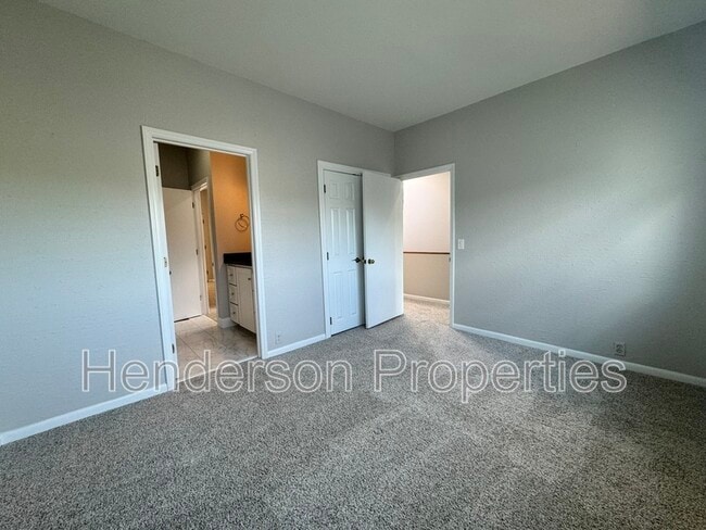 Building Photo - 501 Fenton Pl