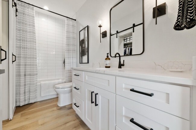 Building Photo - 1820 Horseshoe Ln