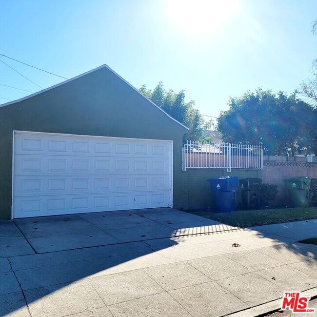 Building Photo - 3760 Wellington Rd