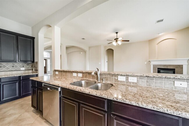 Building Photo - 14711 E Red Bayberry Ct