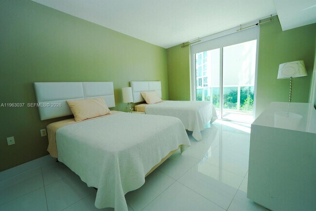 Building Photo - 200 Sunny Isles Blvd