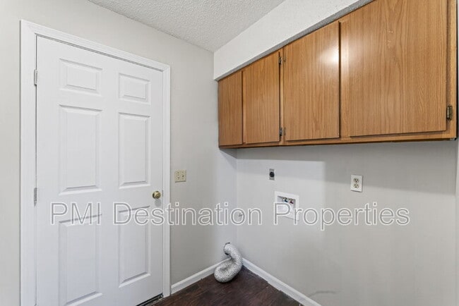 Building Photo - 8600 Kill Creek Rd