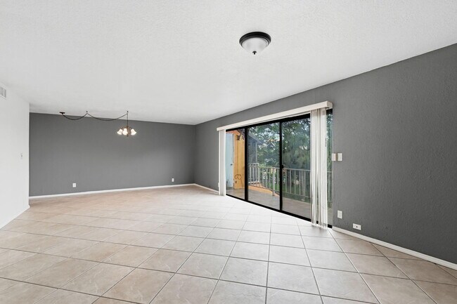 Building Photo - 430 Commodore Dr