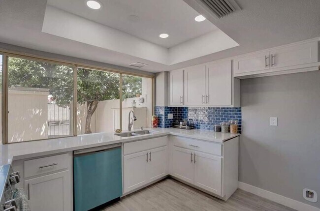 Building Photo - 4678 N 19th Ave