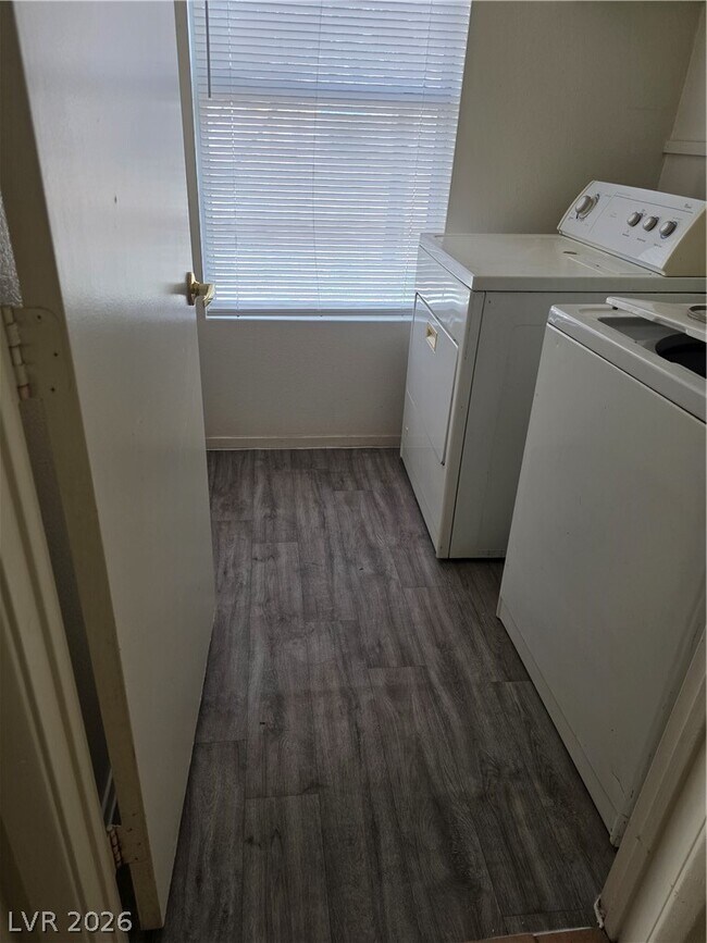 Building Photo - 5784 Akron Ct