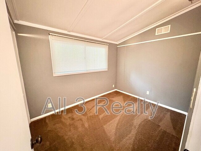 Building Photo - 435 Sherwood Rd