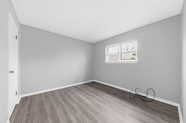 Building Photo - 2600 S 59th Ave