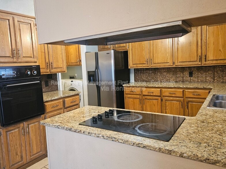 Building Photo - 306 Elfen Glen St