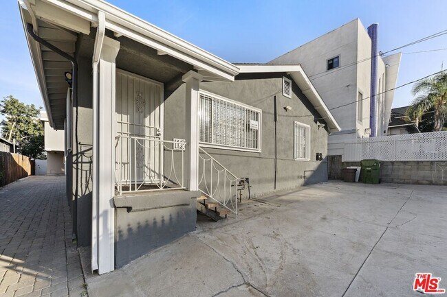 Building Photo - 1128 Irolo St