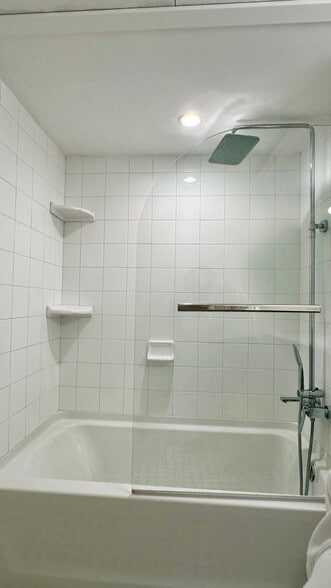 Building Photo - 12 NE 19th Ct