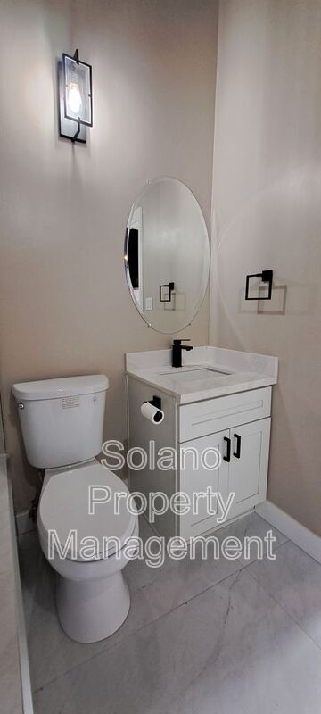 Building Photo - 290 E B St