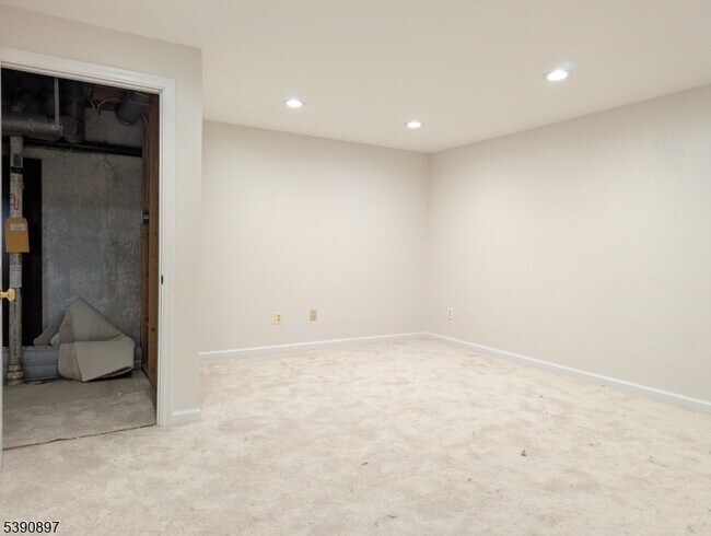 Building Photo - 25 St Andrews Dr