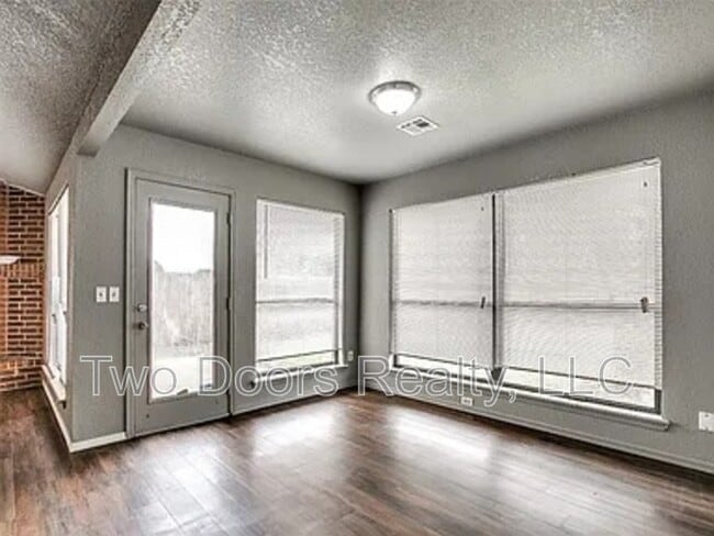 Building Photo - 15125 Vicki Dr