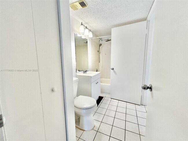 Building Photo - 6331 La Costa Dr