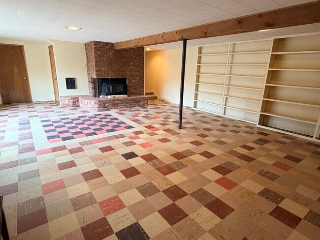 Building Photo - Country like setting! Spacious 3+ bed/ 1.5 bath house with garage, large yard, private deck and a...