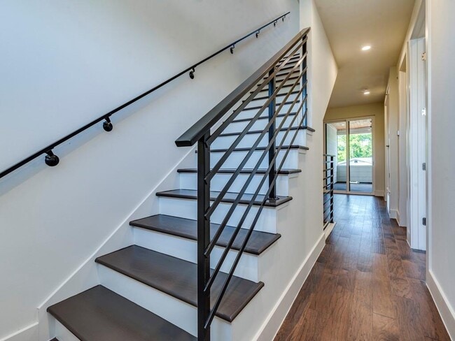 Building Photo - 6412 Carson Rdg