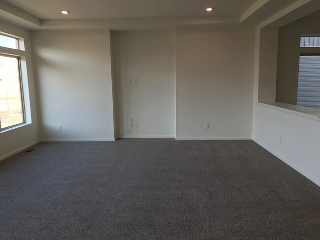 Building Photo - 3 bedroom 2 1/2 bathroom house in Commerce...