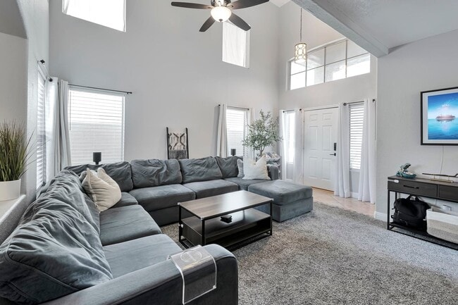 Building Photo - Your Spacious DREAM Home in The Heart of Gilbert!