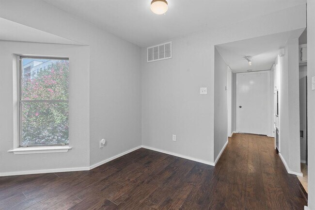 Building Photo - 2104 Cullen Ave