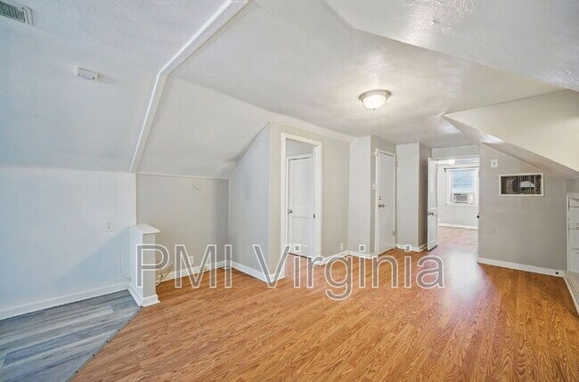 Building Photo - 3841 Chatham Cir