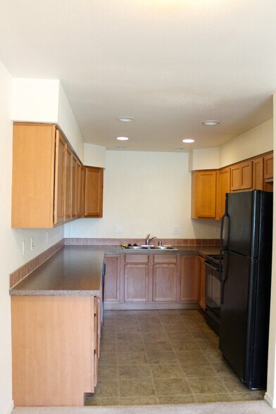 Building Photo - 423 NE Morton St