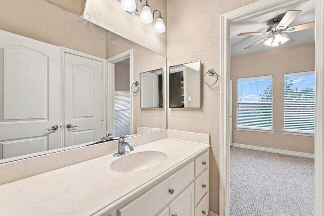 Building Photo - 1726 Parklake Village Dr