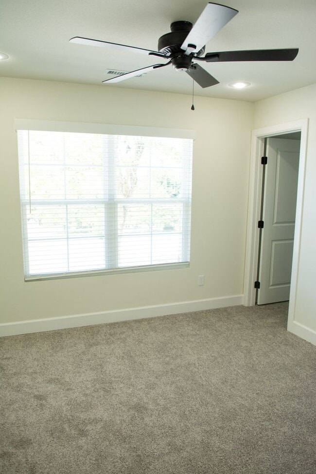 Building Photo - Townhouse in the heart of West Fork !