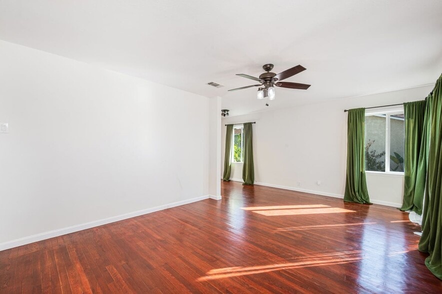 Building Photo - 4804 Rose Ave