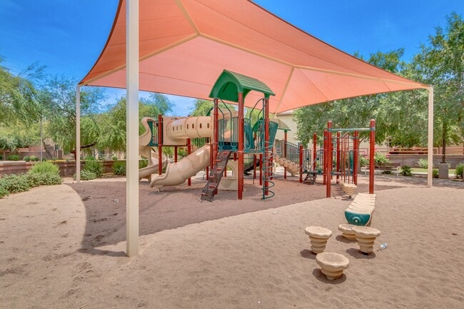 Building Photo - Lovely home in cul-de-sac lot with fenced pool!