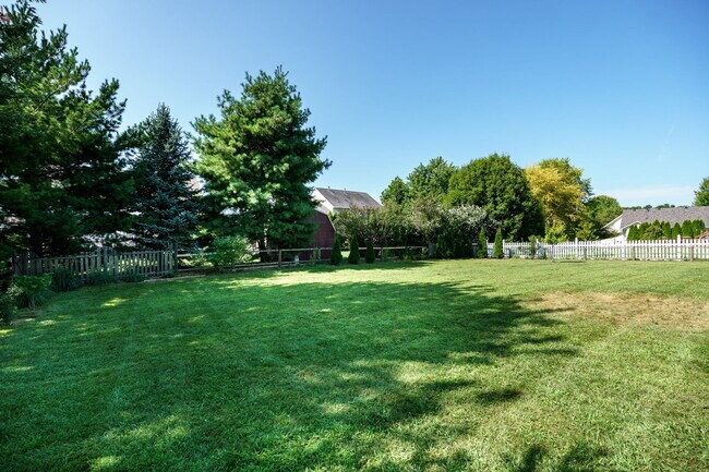 Building Photo - 2233 Oakbrook Blvd