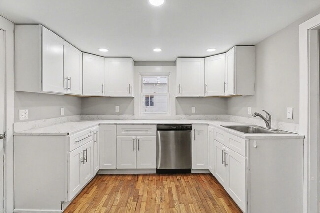 Building Photo - 417 E Maple Ave