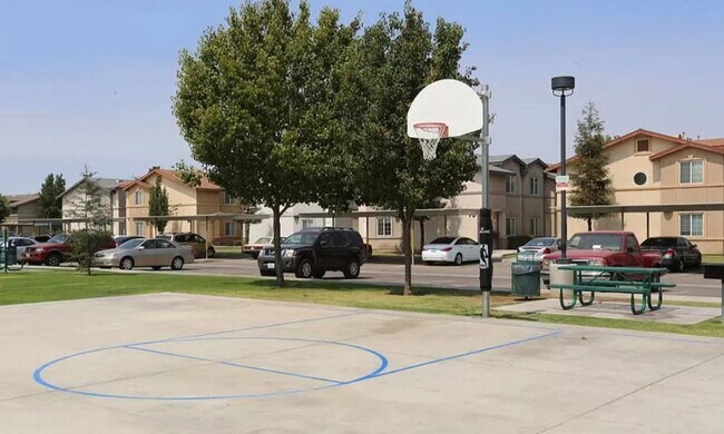 Building Photo - Luxury 3bed Apartment