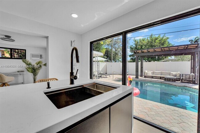 Building Photo - 1514 Liberty St