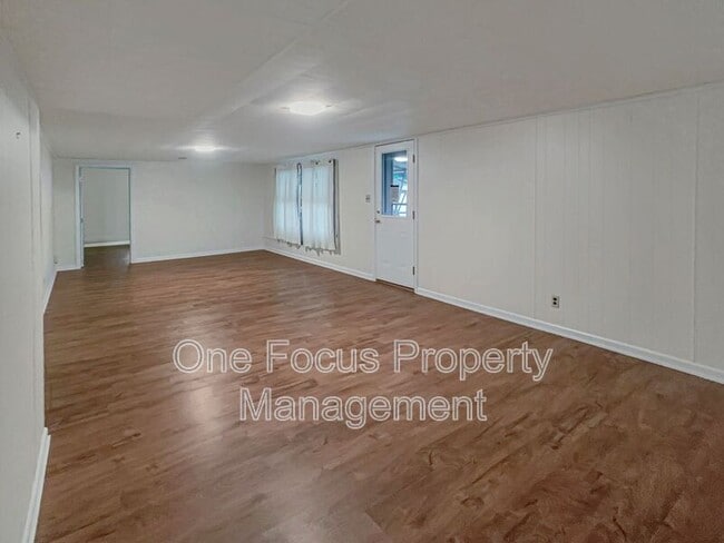 Building Photo - 1127 Louisa St