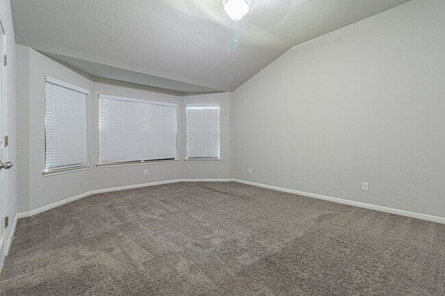 Building Photo - GORGEOUS 4BR 2.5 BATH WITH LOTS OF NEIGHBORHOOD AMENITIES! Available August 7th!