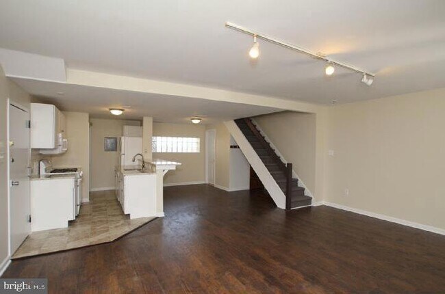 Building Photo - 443 Fairmount Ave