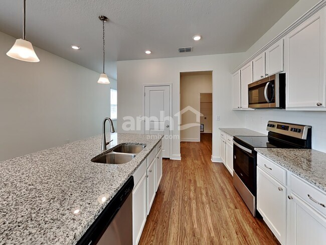 Building Photo - 922 Walden Woods Dr