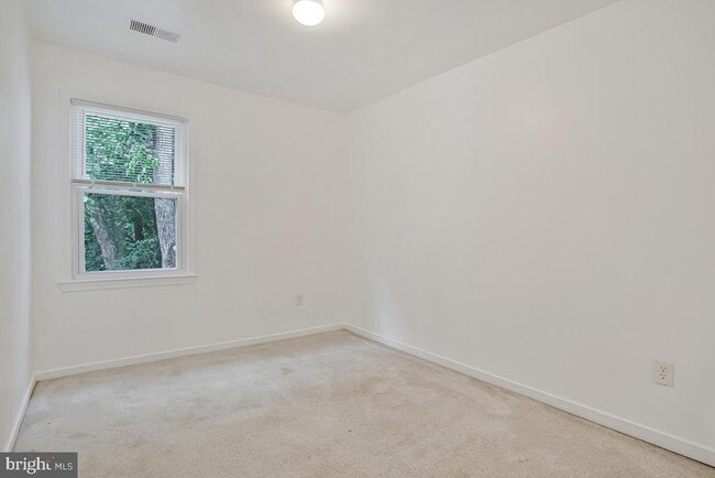 Building Photo - 205 Castleton Pl