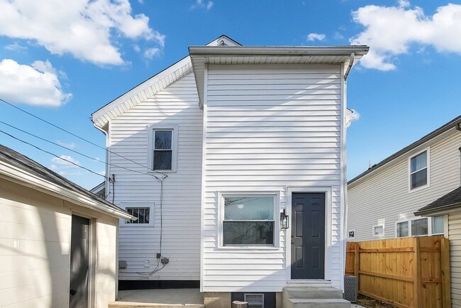Building Photo - Coming Soon! Stunning 3-Bedroom, 2 Full Bath, 2 Half Bath Home in Southern Orchards