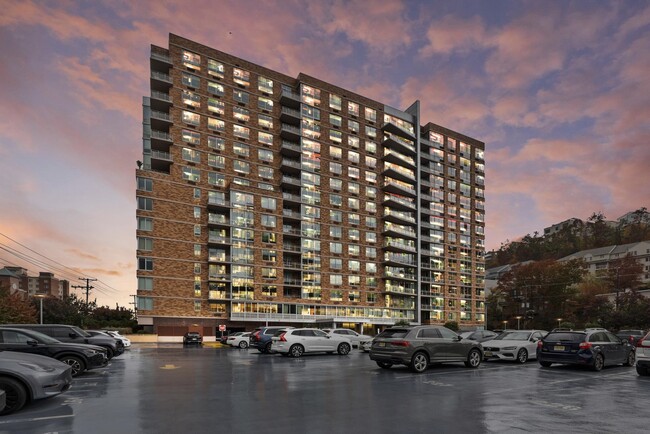 Building Photo - 306 Hudson Park